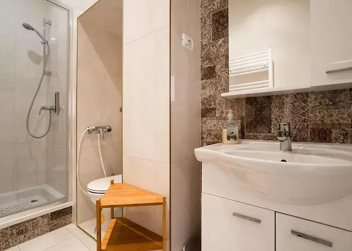 With A Parking Space - 14565