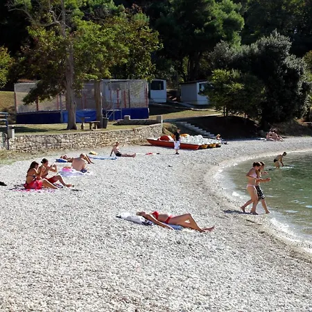 With A Parking Space - 14565 פולה